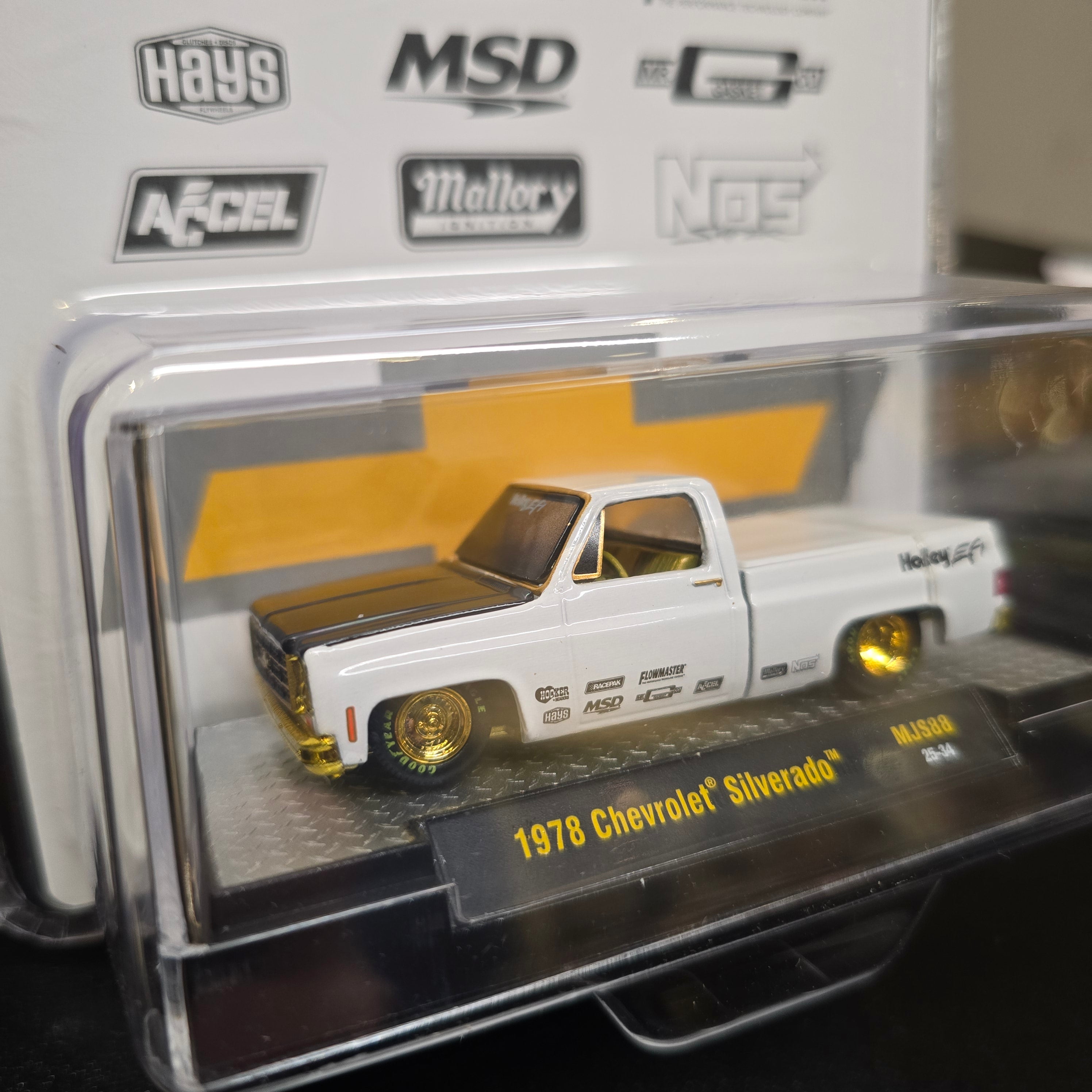 CHASE M2 Machines 1:64 1978 Chevrolet Silverado Holley Custom – White – MiJo Exclusives Limited Edition