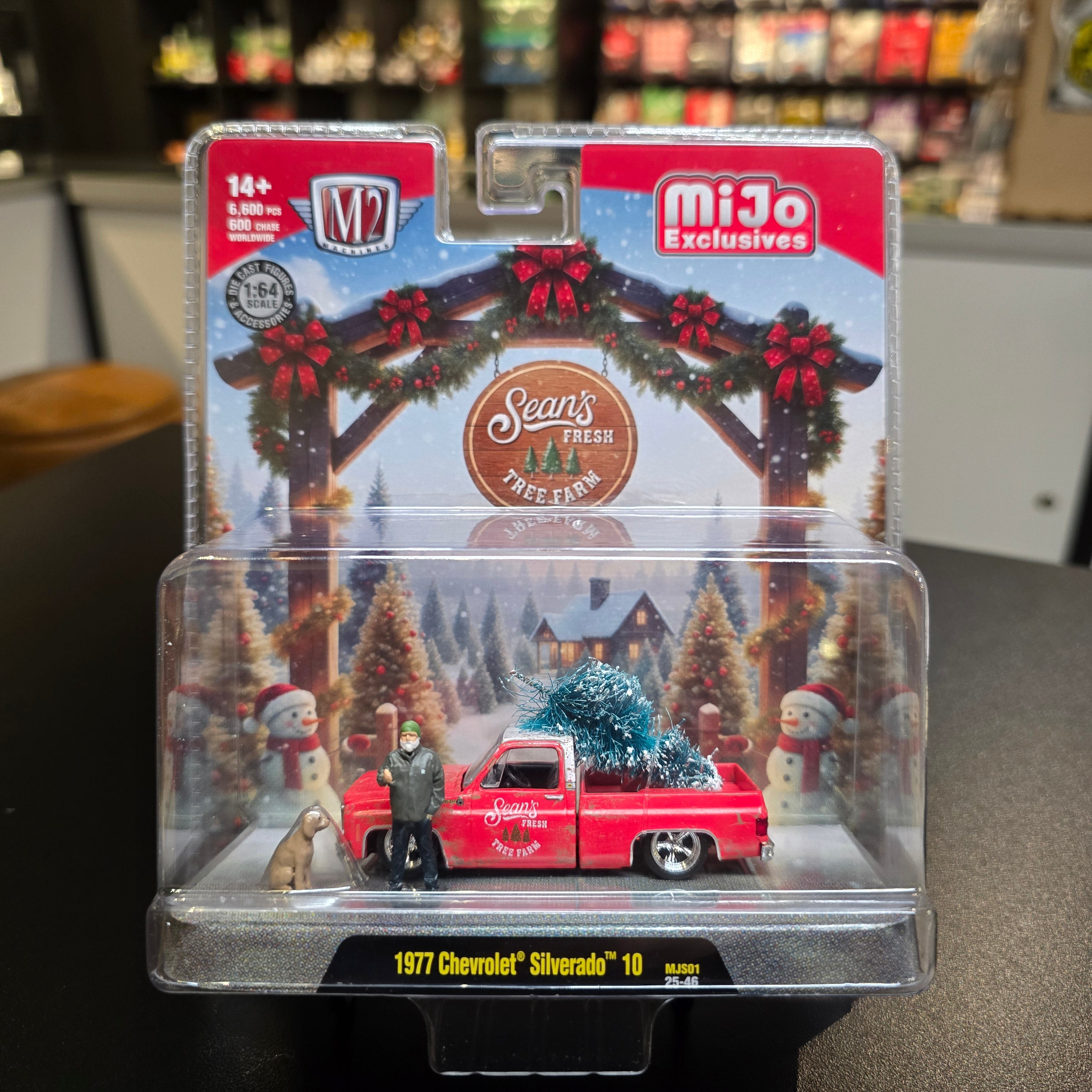 M2 Machines 1:64 Diorama Sean’s Fresh Tree Farm 1977 Chevrolet Silverado 10 with Sean Figure & Dog Limited 6,600 Pcs – Mijo Exclusives