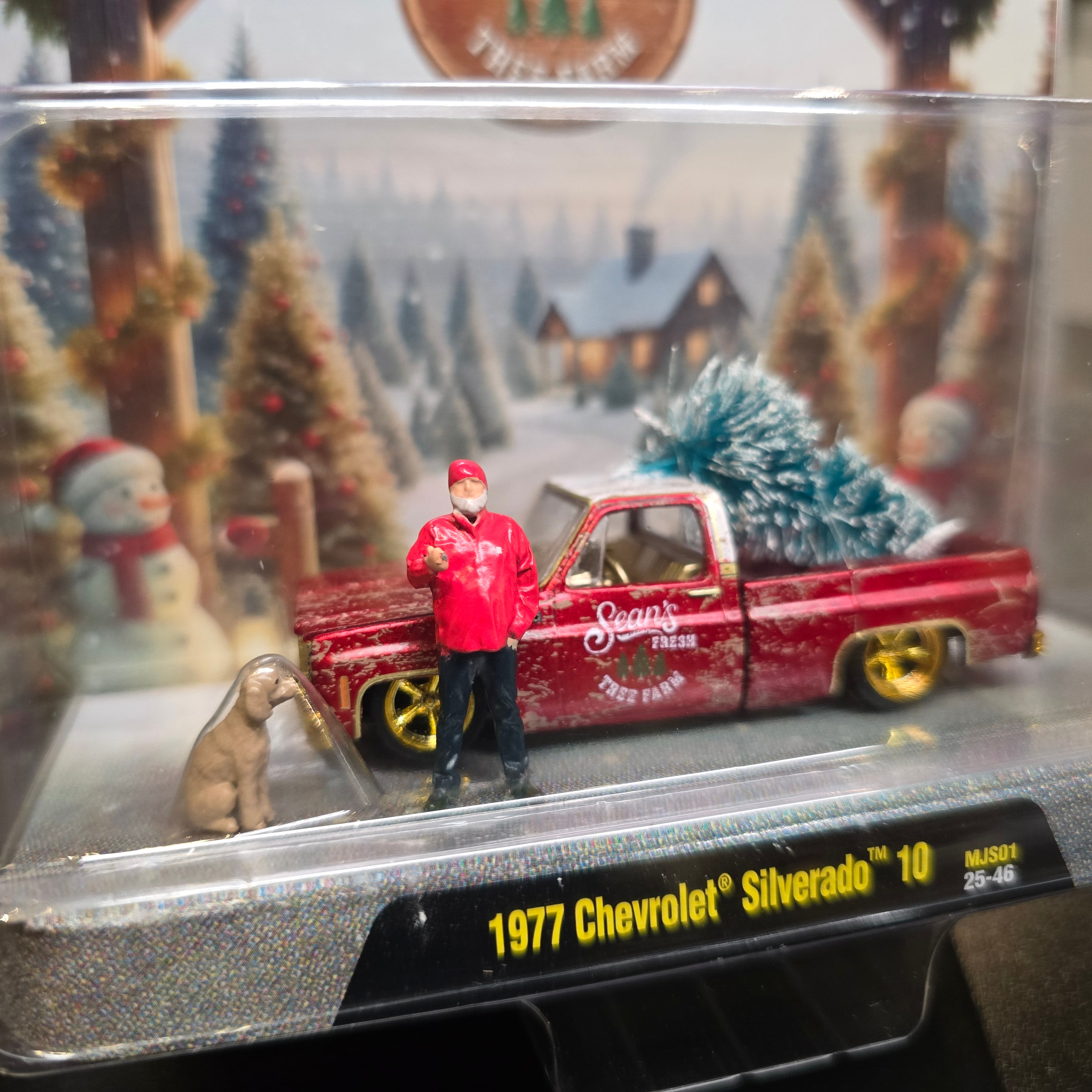 CHASE M2 Machines 1:64 Diorama Sean’s Fresh Tree Farm 1977 Chevrolet Silverado 10 with Sean Figure & Dog Limited 6,600 Pcs – Mijo Exclusives
