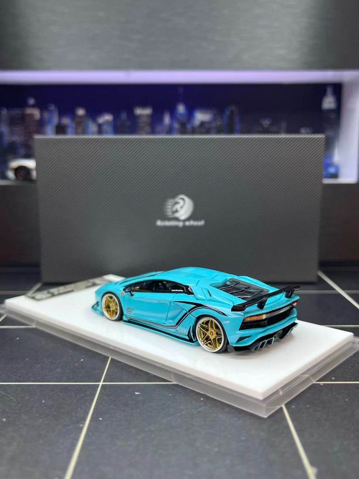 Rotating Wheel (RW) 1/64 Die-cast Model: Rowen Aventador S