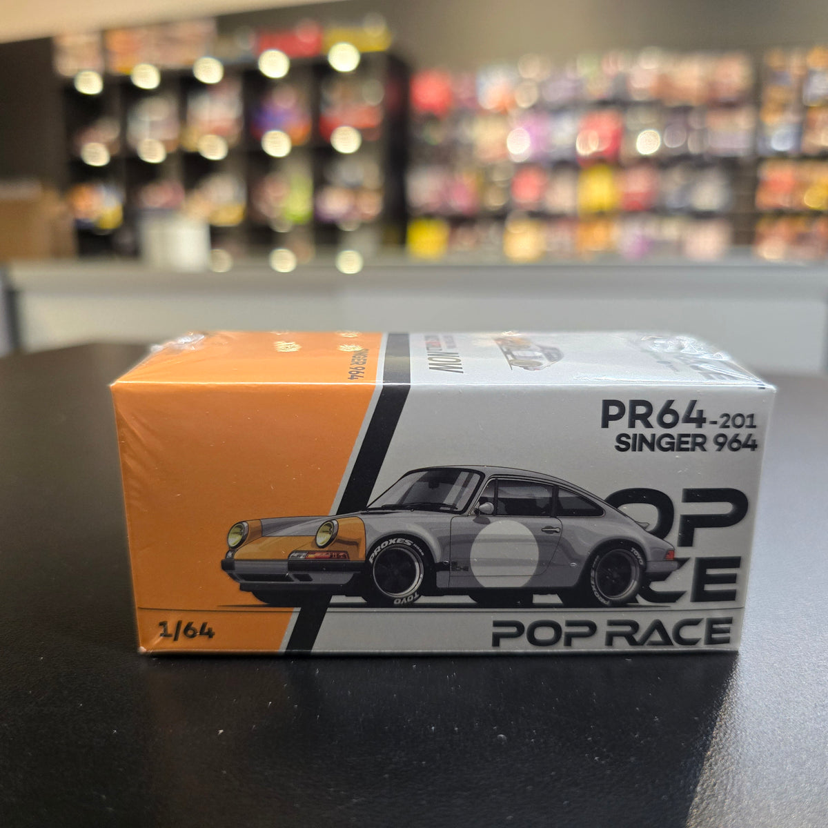 POP RACE 1/64 SINGER 911 SCCS HOMAGE YELLOW/SILVER PR640201