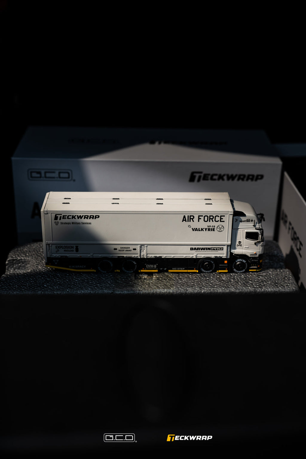 GCD 1/64 DarwinPRO & TECKWRAP Hino Profia 2018 KS-118-688