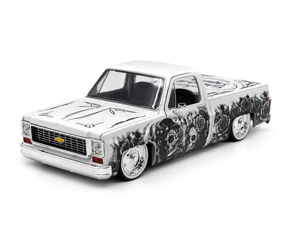M2 Machines 1:24 1978 Chevrolet C10 Squarebody Custom “Dia De Los Muertos” Limited Edition 2,500 Pcs