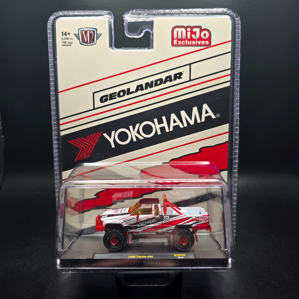 *CHASE* M2 Machines 1:64 1985 Toyota 4×4 Off-Road Pickup Yokohama Geolandar – White