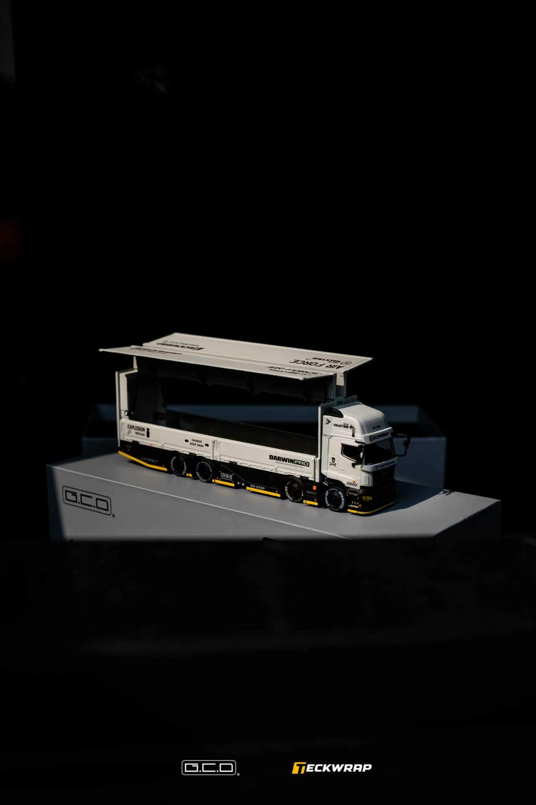 GCD 1/64 DarwinPRO & TECKWRAP Hino Profia 2018 KS-118-688