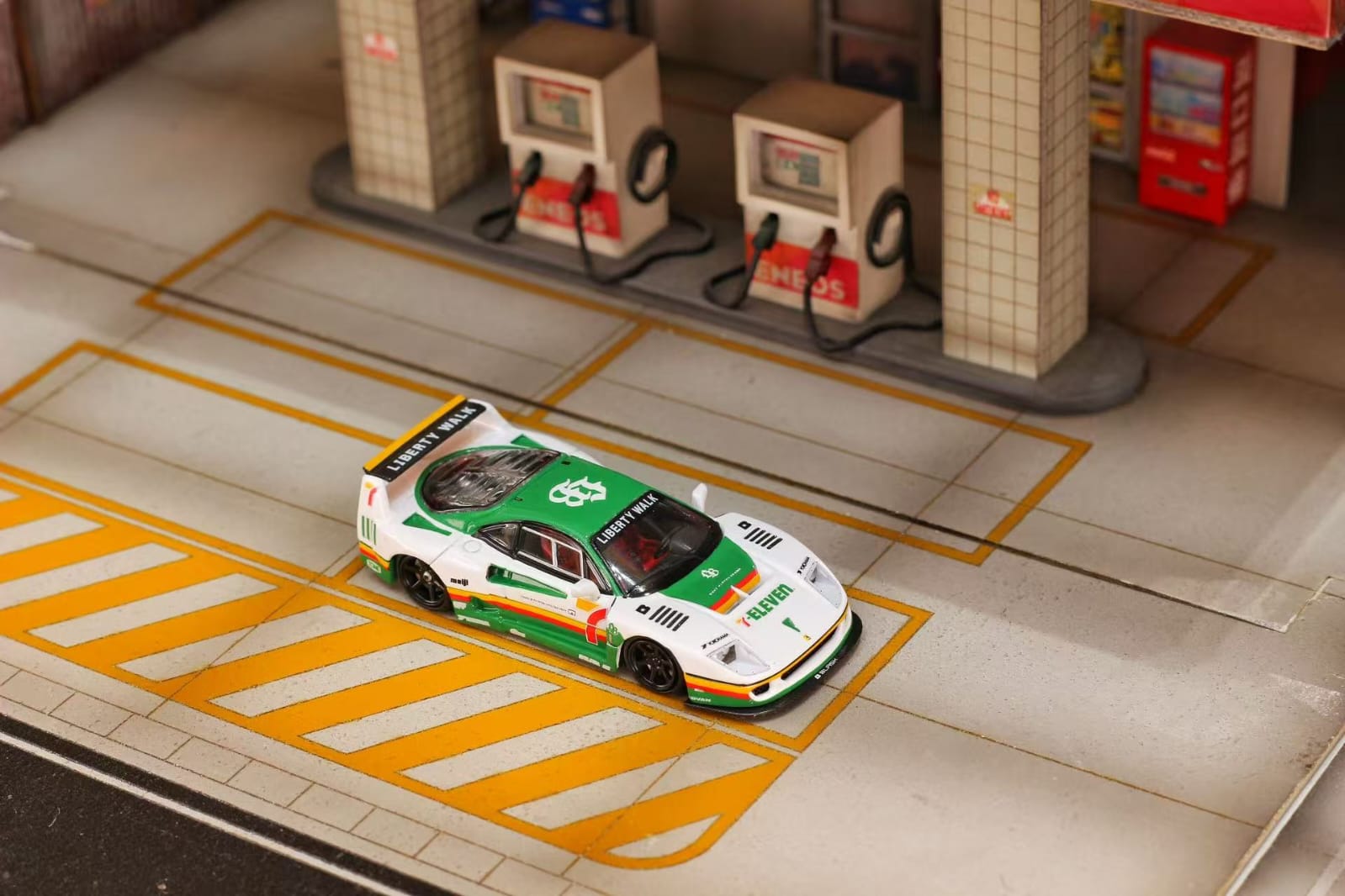 Ghost Player 1/64 LBWK F40 Diecast 7-11 Version