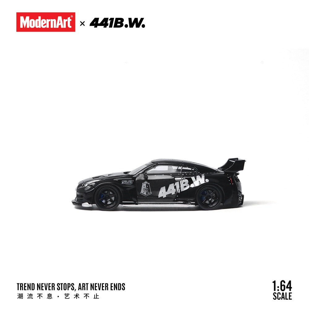 Modernart 441B.W. Drifting Bear Nissan R35 GTR Gift Box Edition