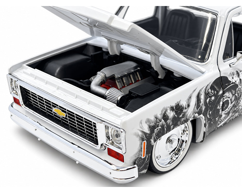 M2 Machines 1:24 1978 Chevrolet C10 Squarebody Custom “Dia De Los Muertos” Limited Edition 2,500 Pcs