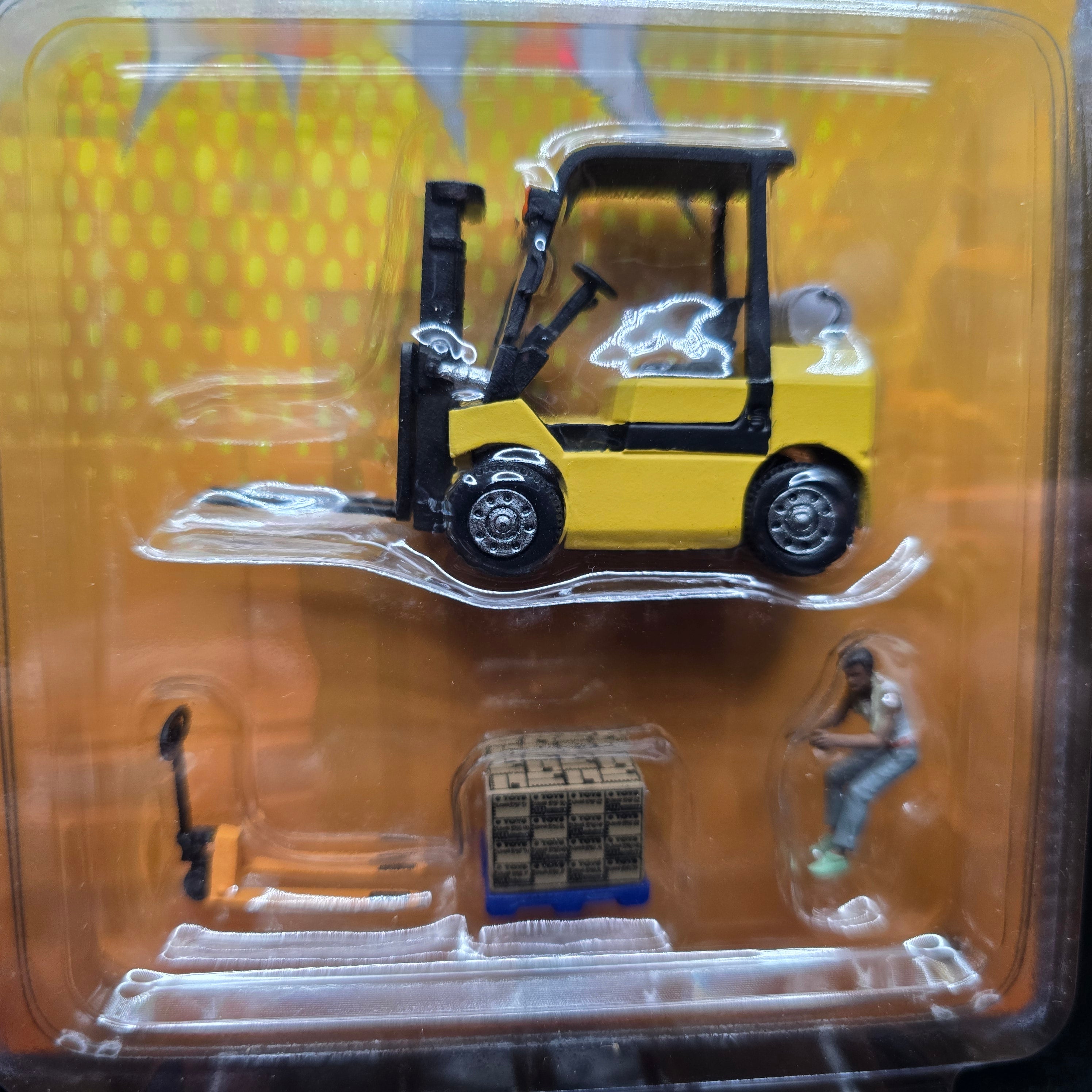 American Diorama 1:64 Figures Heavy Lifters Forklift Set – MiJo Exclusives