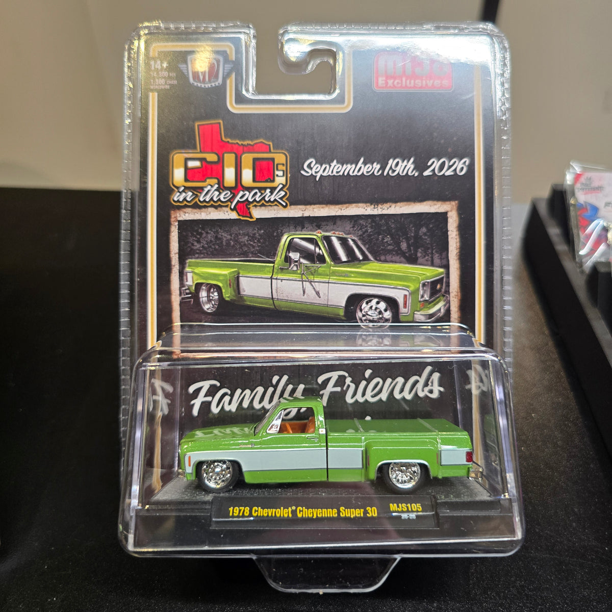 M2 Machines 1:64 2026 “C10s In The Park” 1978 Chevrolet Cheyenne Super 30 – Two-Tone Green White