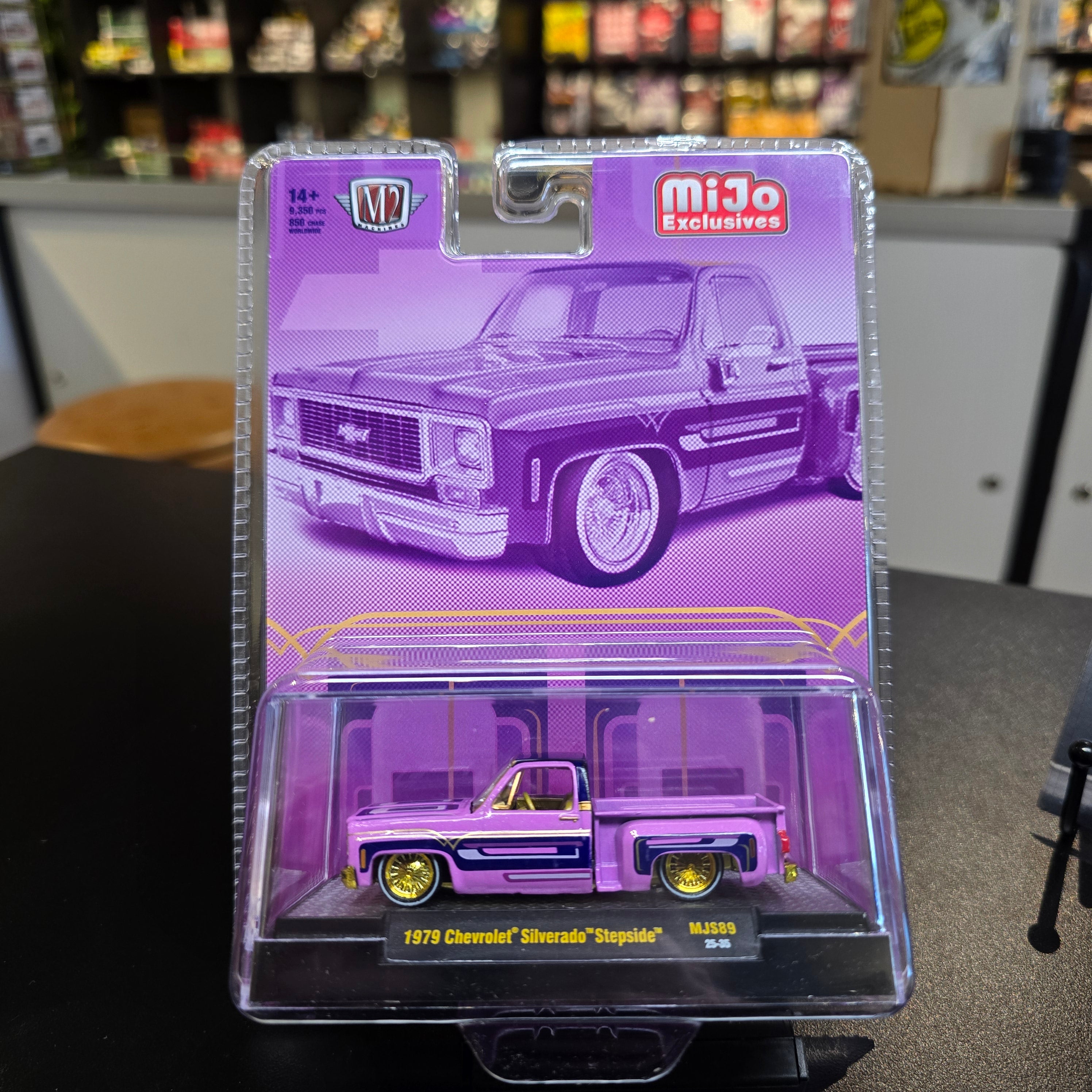 CHASE) M2 Machines 1979 Chevrolet Silverado Stepside Lowrider
