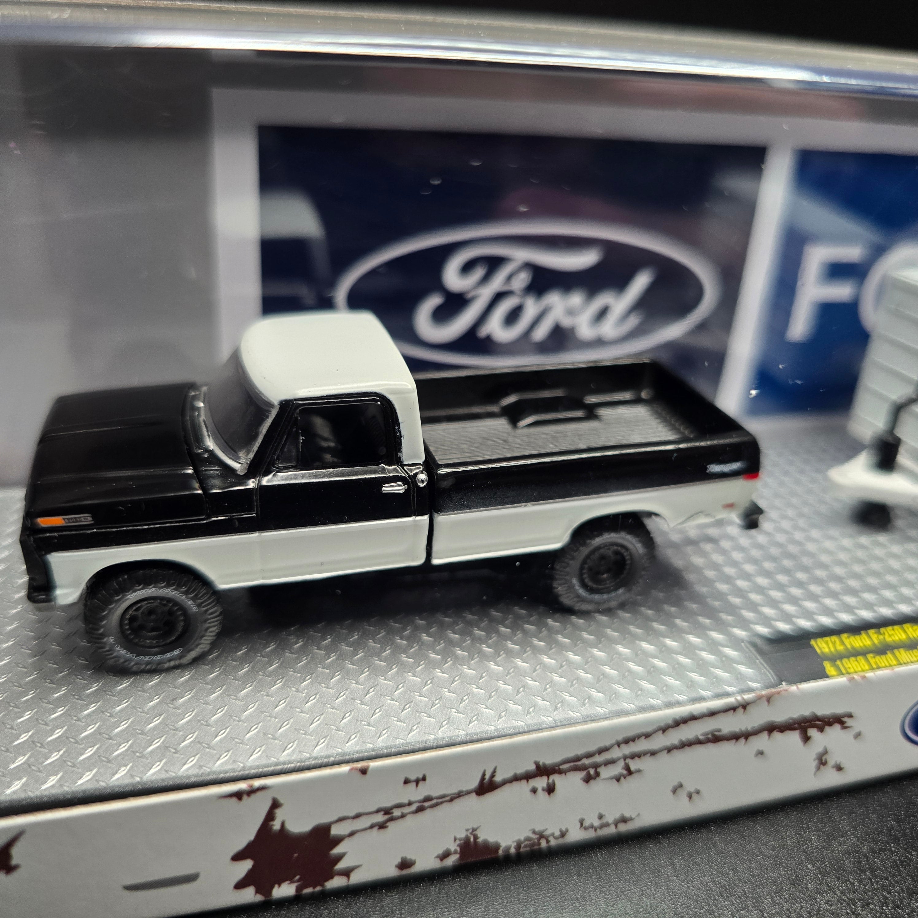 M2 Machines 1972 Ford F-250 Ranger 4X4 and 1968 Ford Mustang GT 390 R92