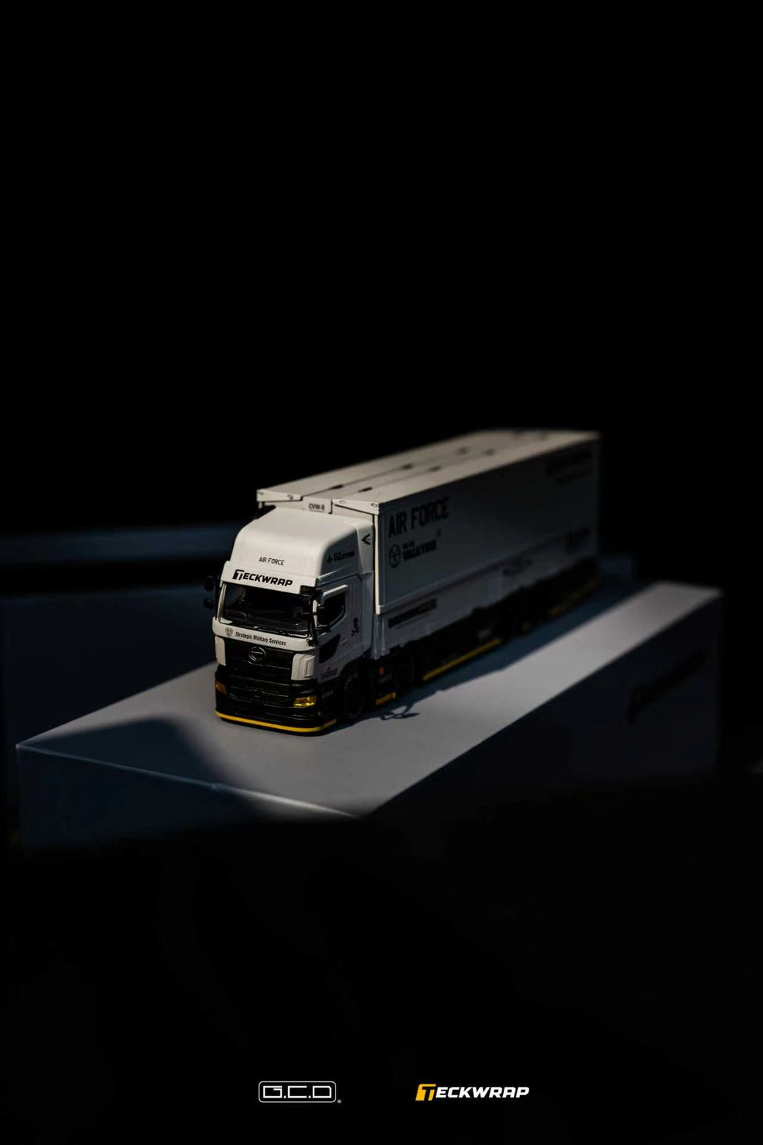 GCD 1/64 DarwinPRO & TECKWRAP Hino Profia 2018 KS-118-688