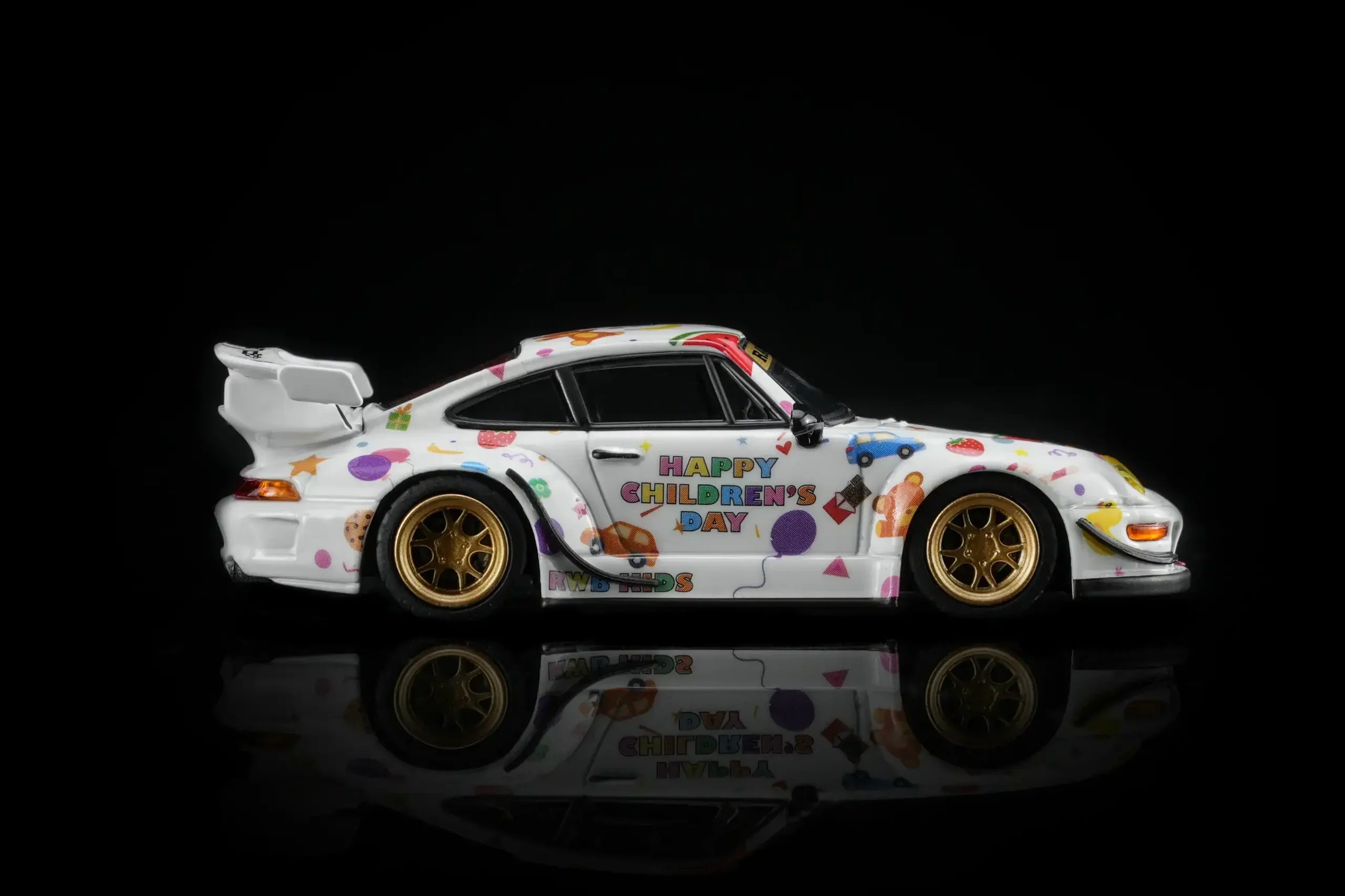 MOTORHELIX 1/64 RWB 993 Children’s Day Limited Edition M62210