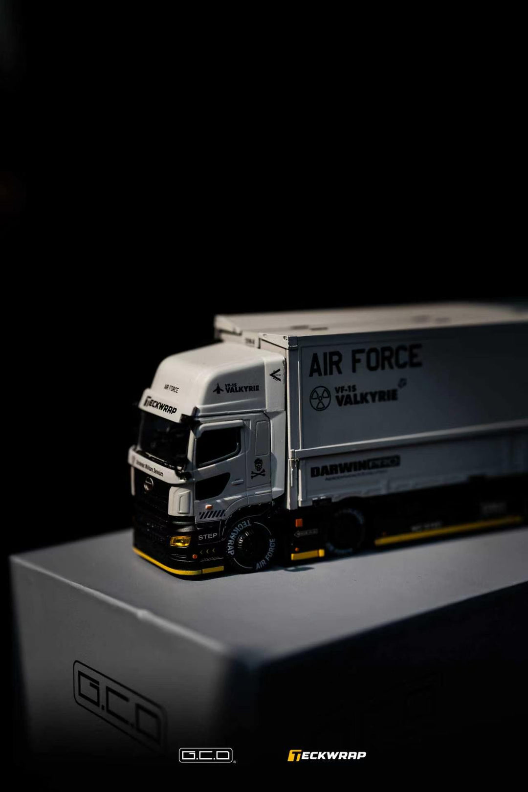 GCD 1/64 DarwinPRO & TECKWRAP Hino Profia 2018 KS-118-688