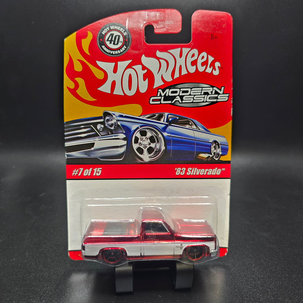 Hot Wheels Modern Classics 83 Silverado with Case