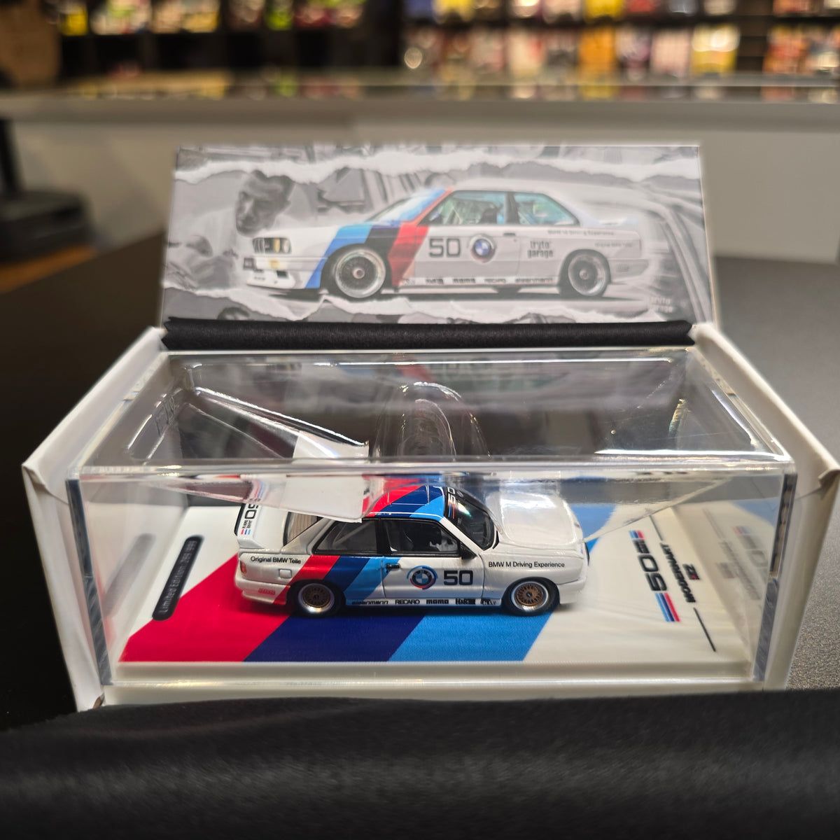 Moderart 1:64 Tryto Garage BMW E30 M3 DTM