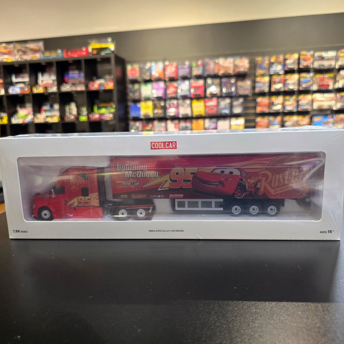 Coolcar 1:64 Freightliner Lightning Mcqueen Livery Semi Truck