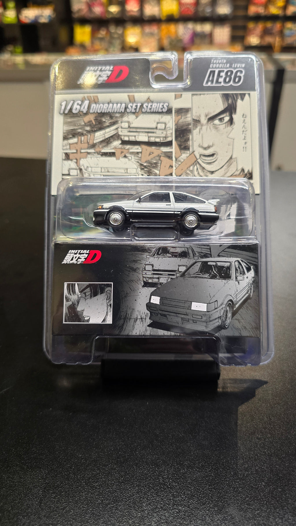 HOBBY JAPAN JDM64 1/64 Toyota COROLLA LEVIN (AE86) / Initial D Wataru Akiyama vs Takumi Fujiwara (Includes 2 random cards) HJDMD008B