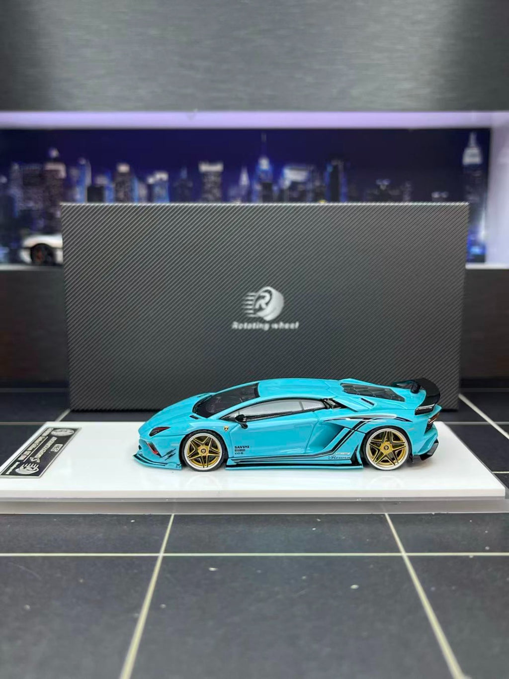 Rotating Wheel (RW) 1/64 Die-cast Model: Rowen Aventador S