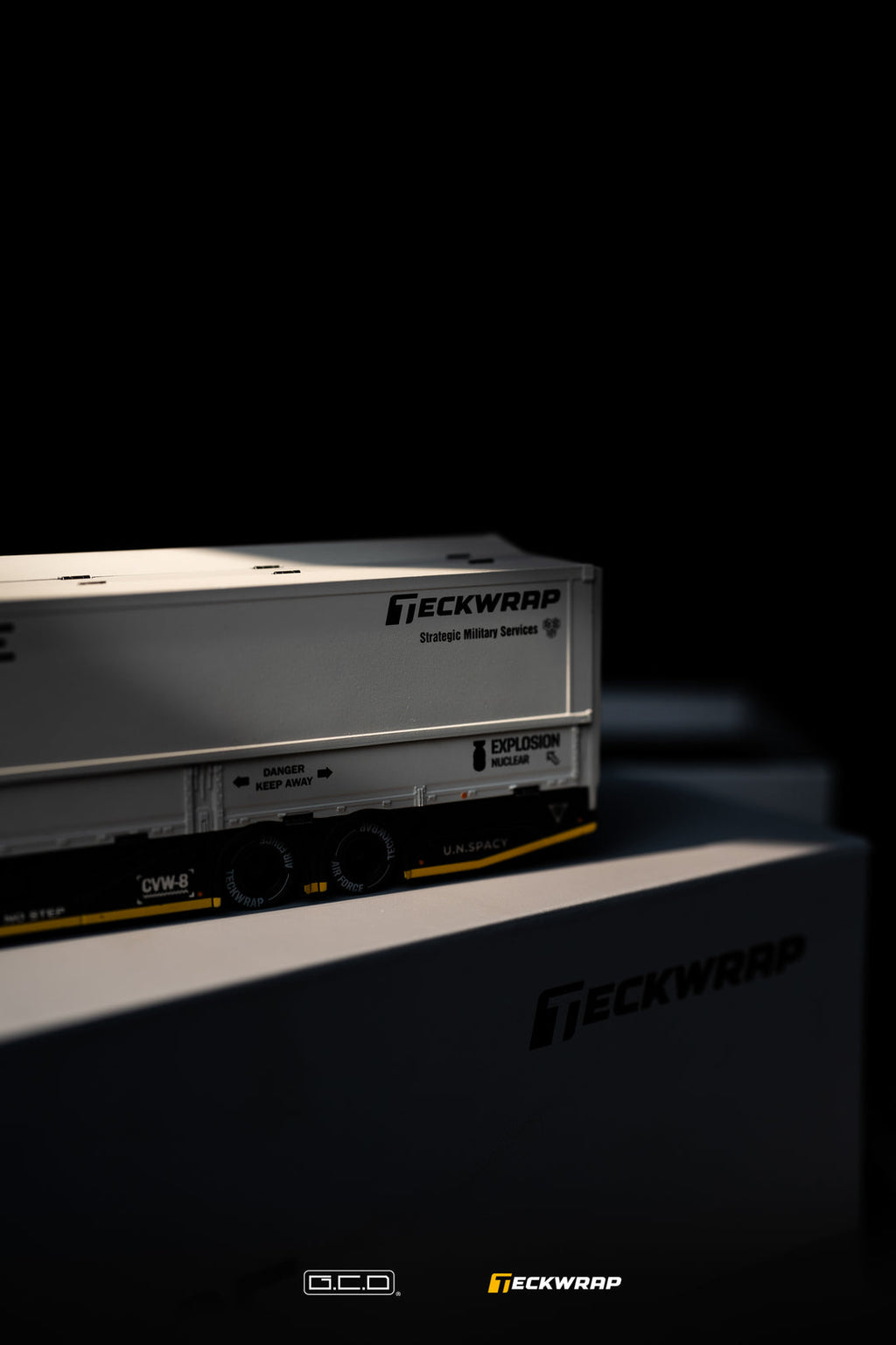 GCD 1/64 DarwinPRO & TECKWRAP Hino Profia 2018 KS-118-688