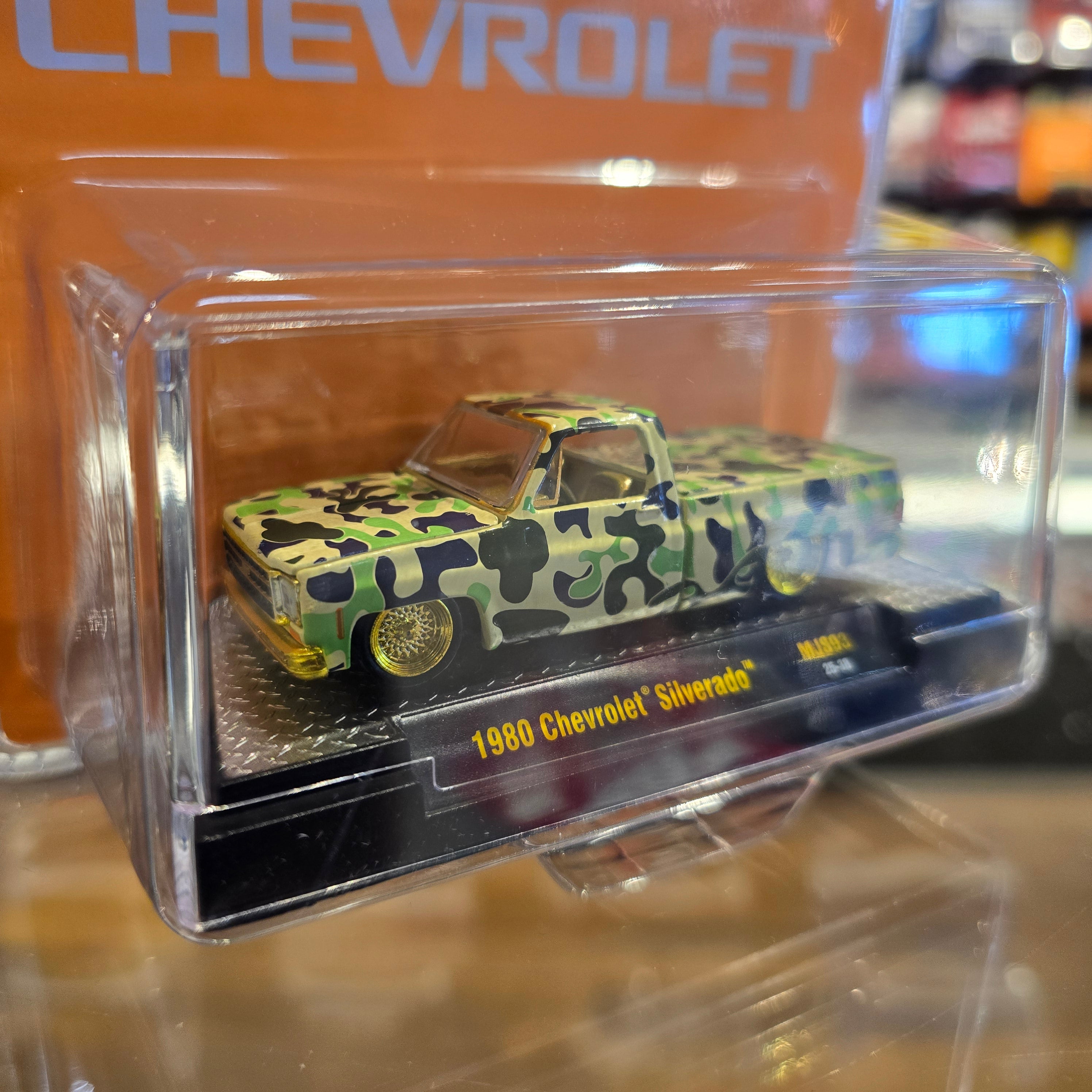 CHASE M2 Machines 1:64 1980 Chevrolet Silverado Custom – Camouflage – MiJo Exclusives Limited Edition