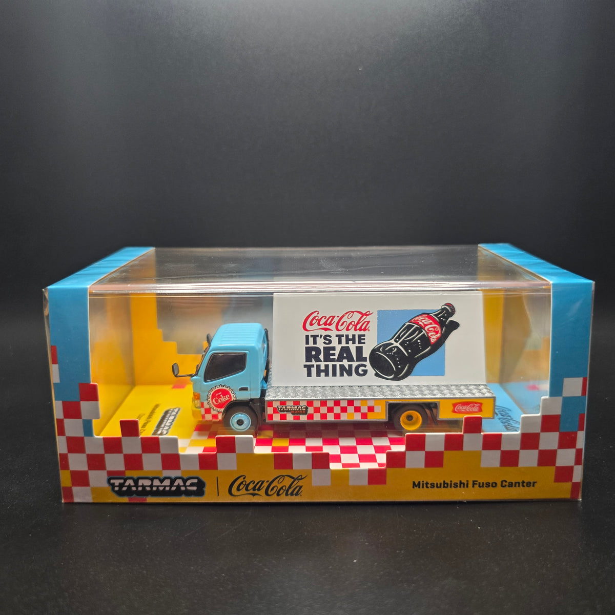 TARMAC TRUCK64 1:64 Mitsubishi Fuso Canter - Advertisement Truck COCA- COLA