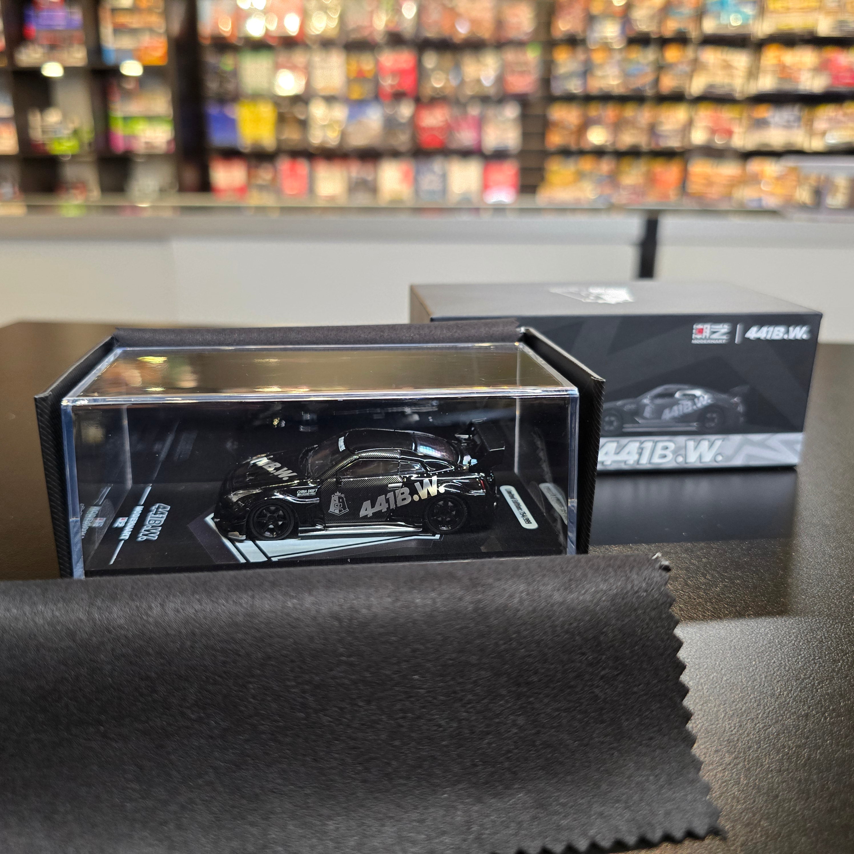 Modernart 441B.W. Drifting Bear Nissan R35 GTR Gift Box Edition