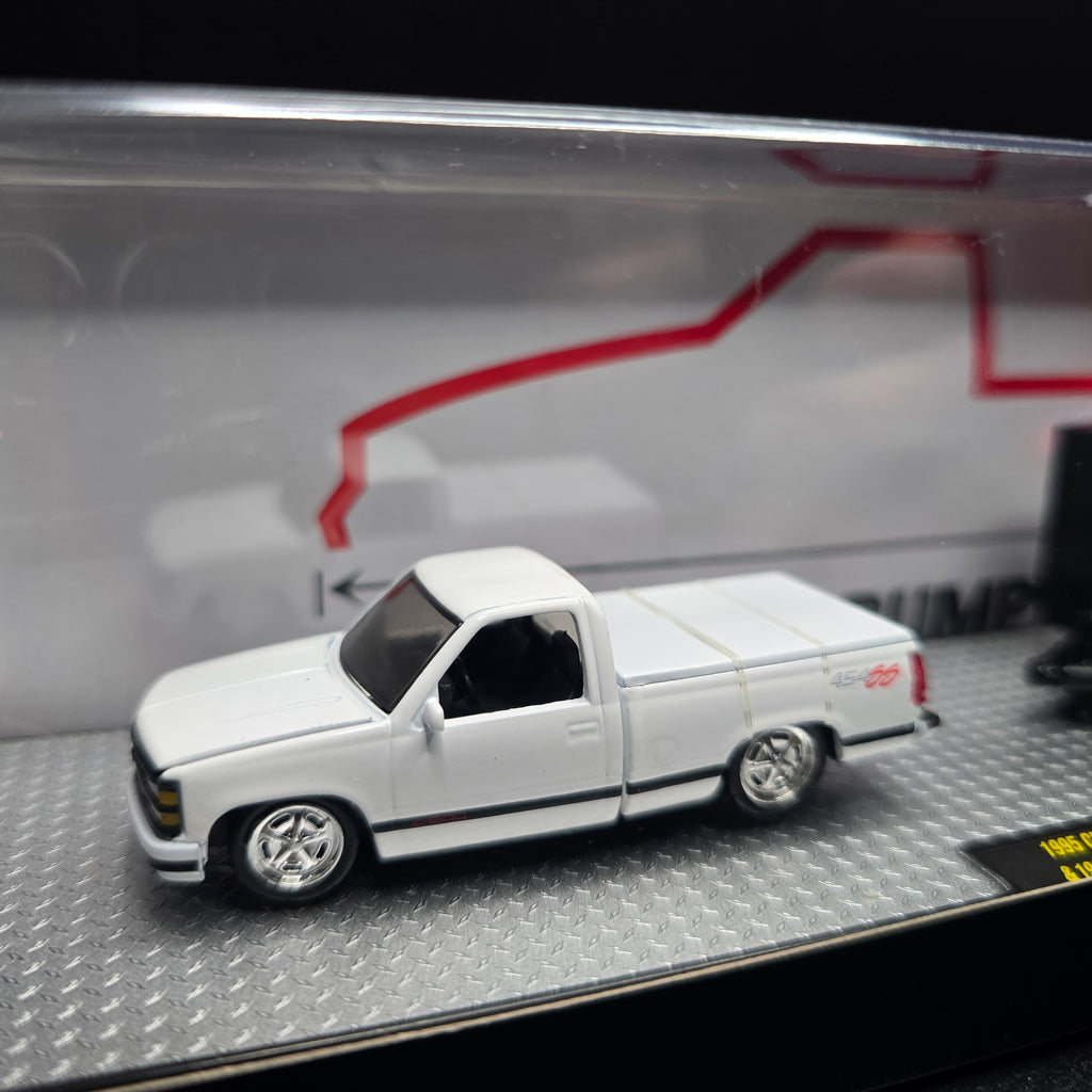 M2 Machines Hauler 1995 Chevrolet S10 Custom & 1993 Chevrolet C1500 SS454