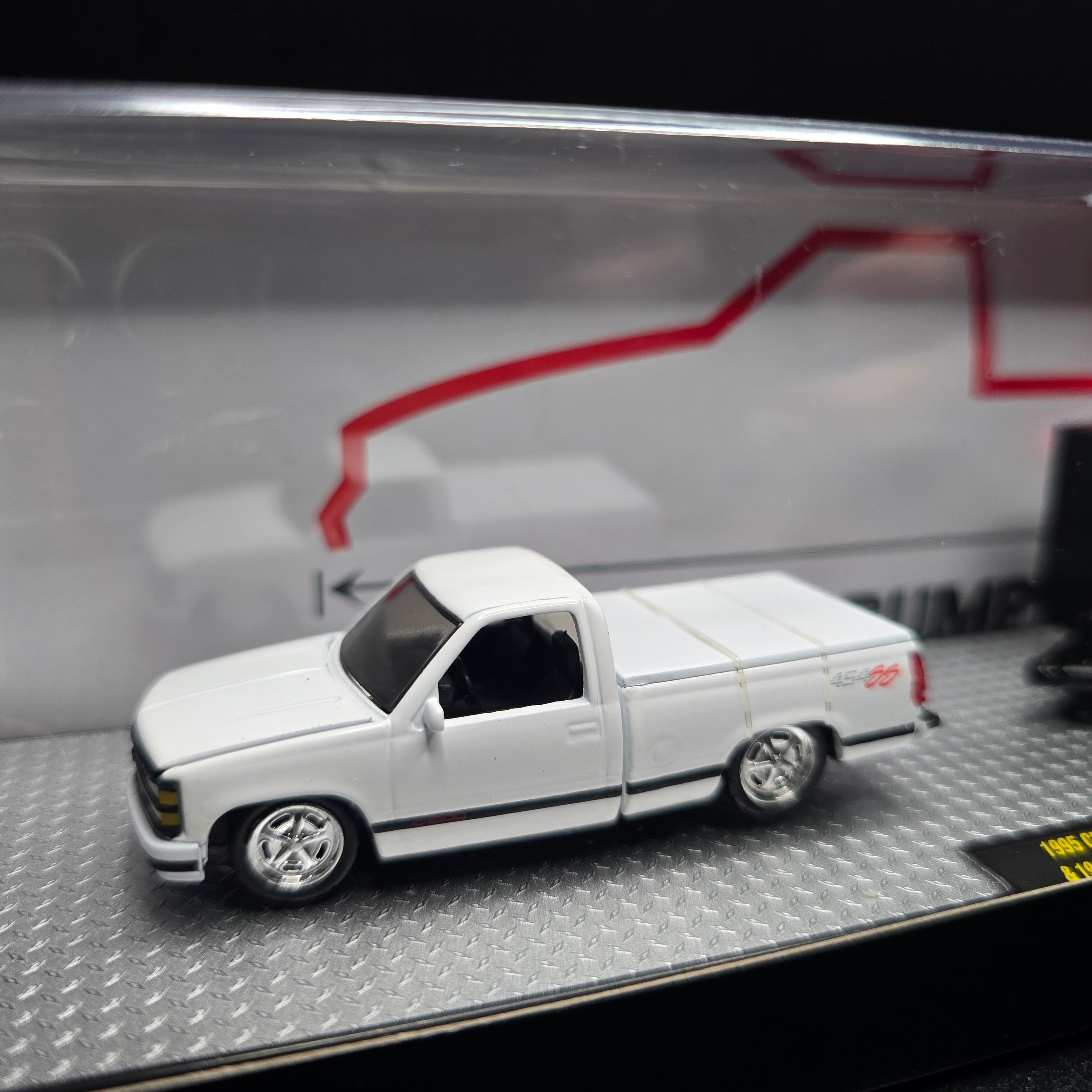 M2 Machines Hauler 1995 Chevrolet S10 Custom & 1993 Chevrolet C1500 SS454