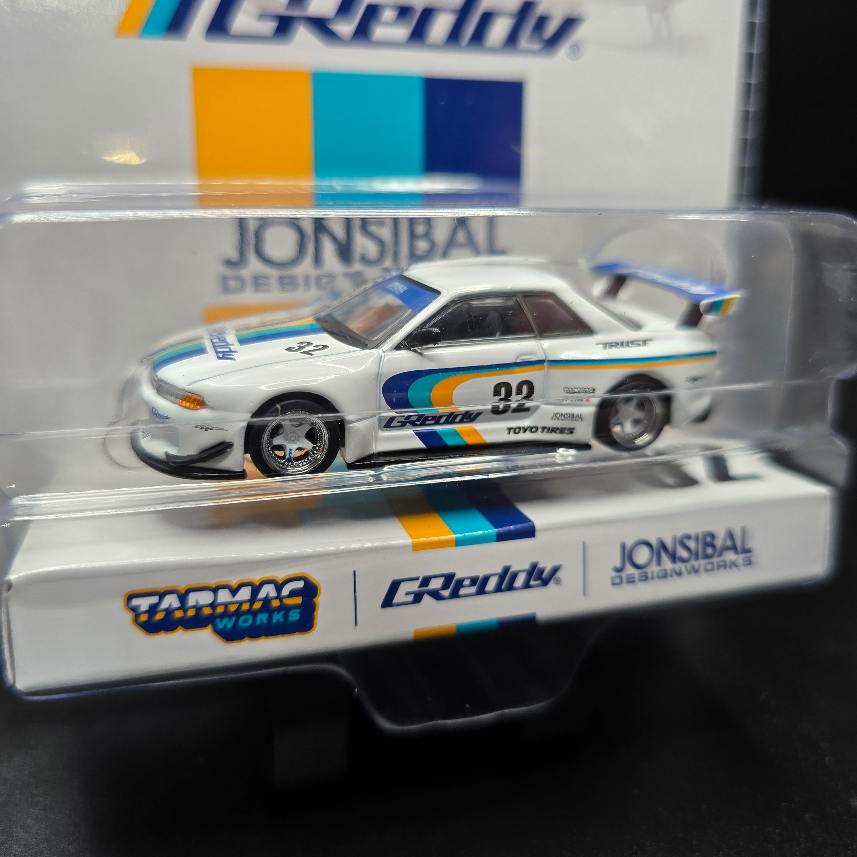 Tarmac Works 1:64 Nissan Skyline GT-R (R32) Widebody Jonsibal Designworks & Greddy Special Limited Edition -White
