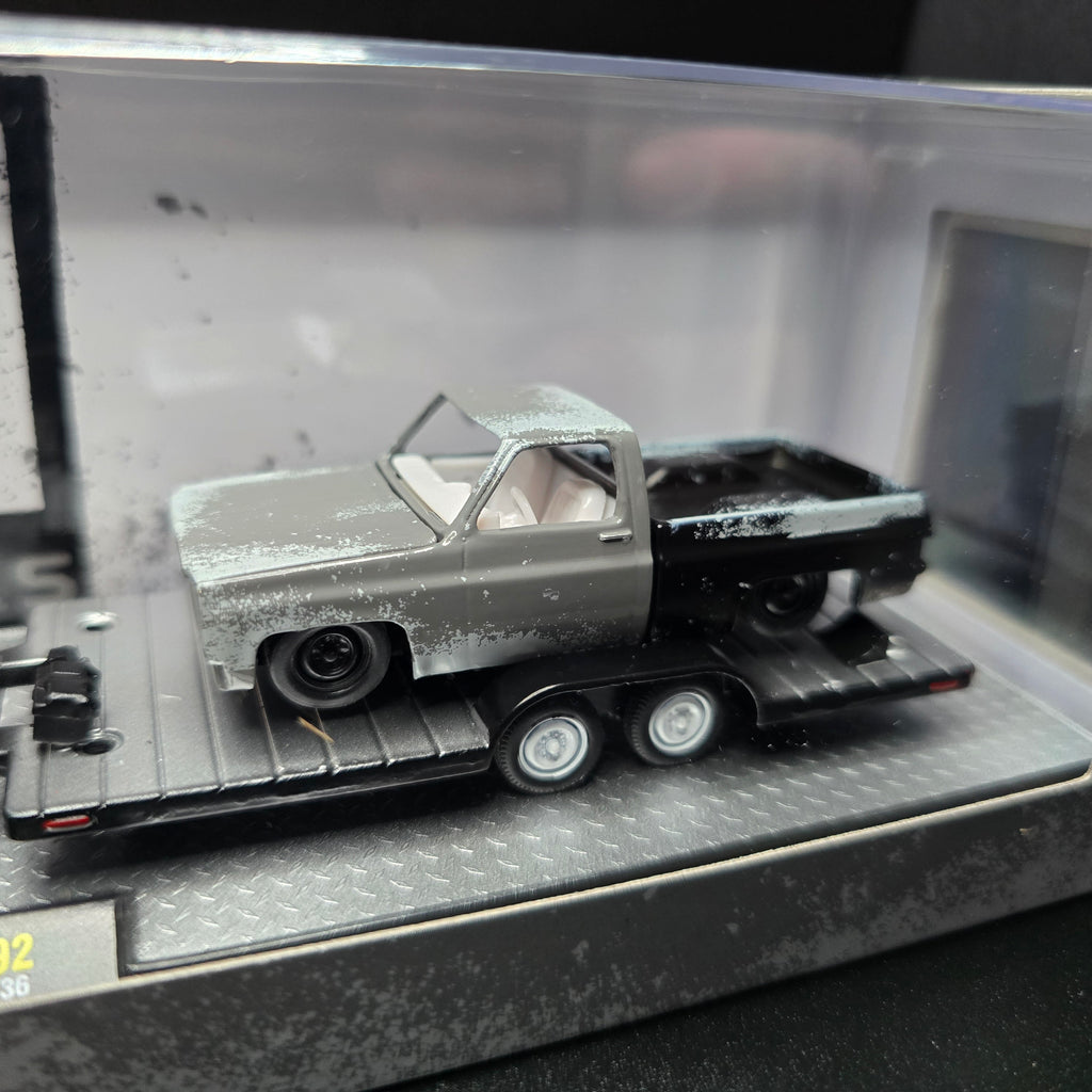 M2 Machines 1973 GMC Sierra 3500 & Chevrolet Cheyenne Super 10 Hauler R92