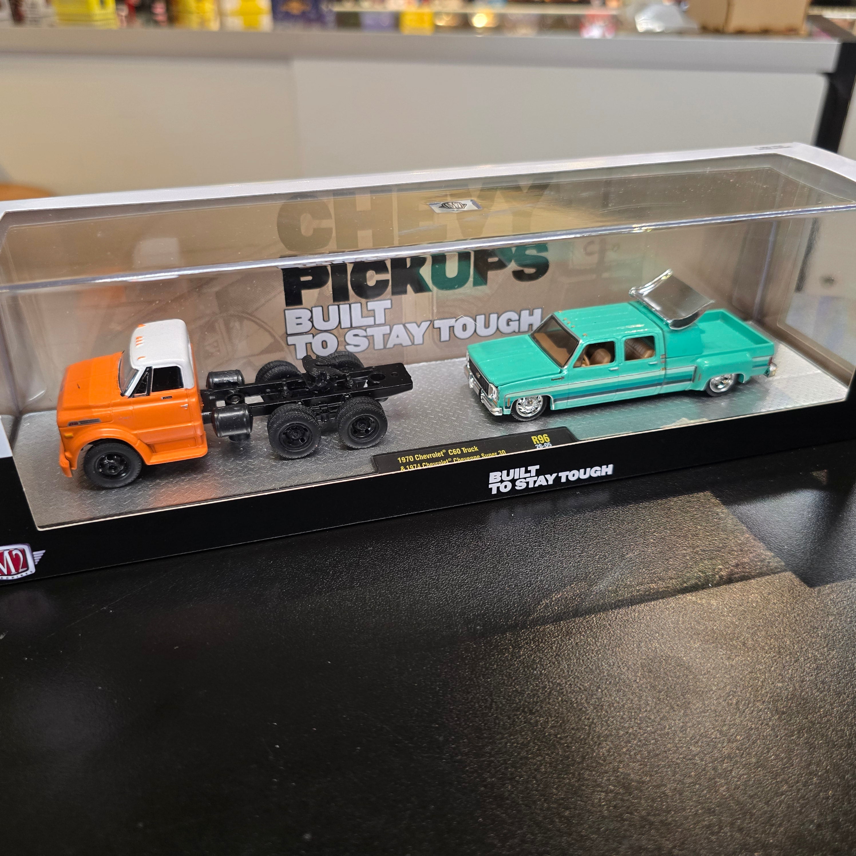 M2 Machines 1:64 Auto-Haulers 1970 Chevrolet C60 Truck & 1974 Chevrolet Cheyenne Super 30